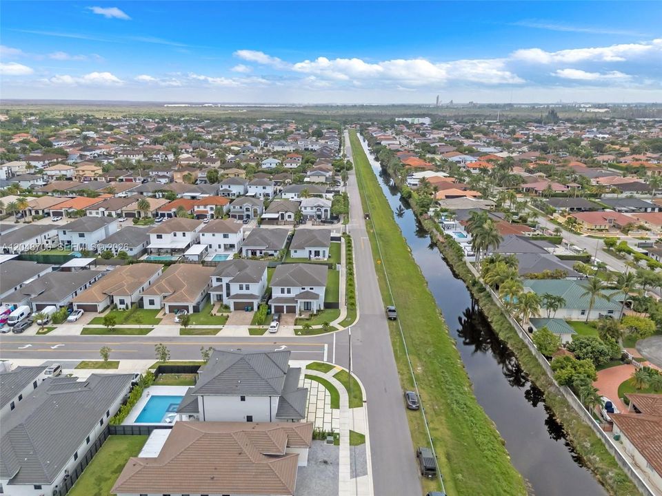 For Sale: $1,385,000 (4 beds, 4 baths, 3073 Square Feet)