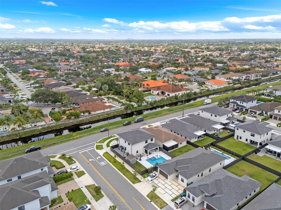 For Sale: $1,385,000 (4 beds, 4 baths, 3073 Square Feet)