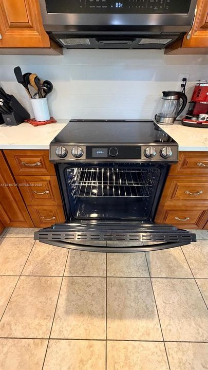 For Rent: $3,600 (3 beds, 2 baths, 1292 Square Feet)
