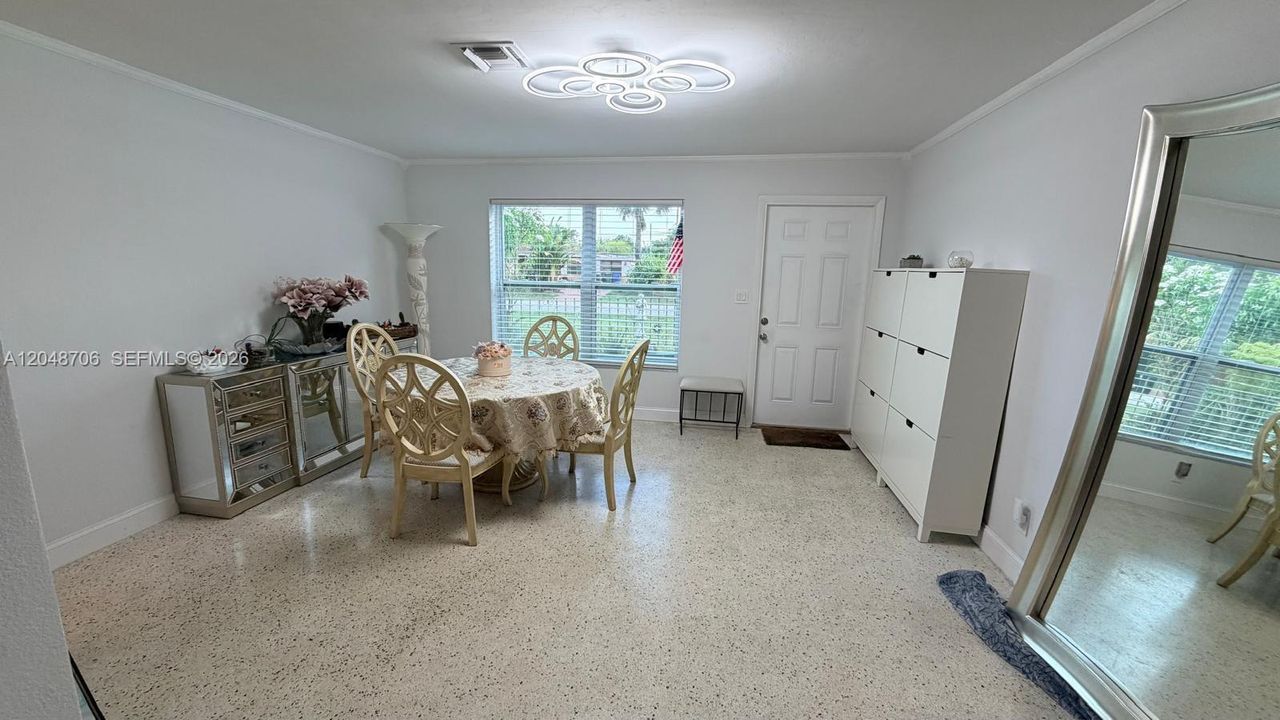 For Rent: $3,600 (3 beds, 2 baths, 1292 Square Feet)
