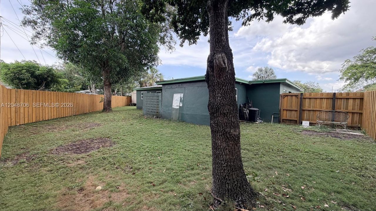 For Rent: $3,600 (3 beds, 2 baths, 1292 Square Feet)