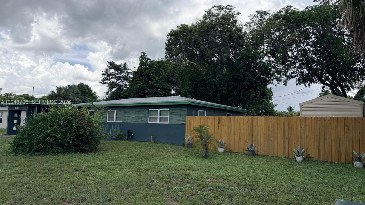 For Rent: $3,600 (3 beds, 2 baths, 1292 Square Feet)