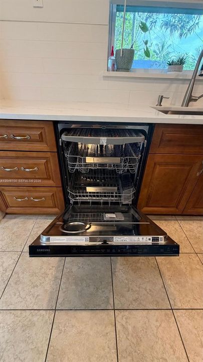 For Rent: $3,600 (3 beds, 2 baths, 1292 Square Feet)