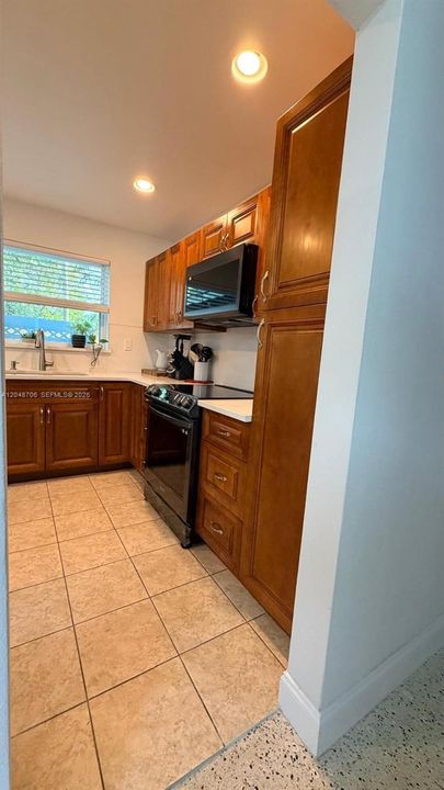 For Rent: $3,600 (3 beds, 2 baths, 1292 Square Feet)