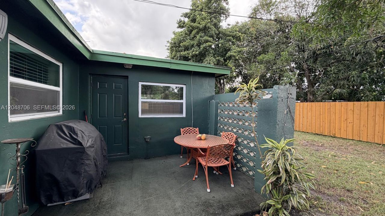 For Rent: $3,600 (3 beds, 2 baths, 1292 Square Feet)