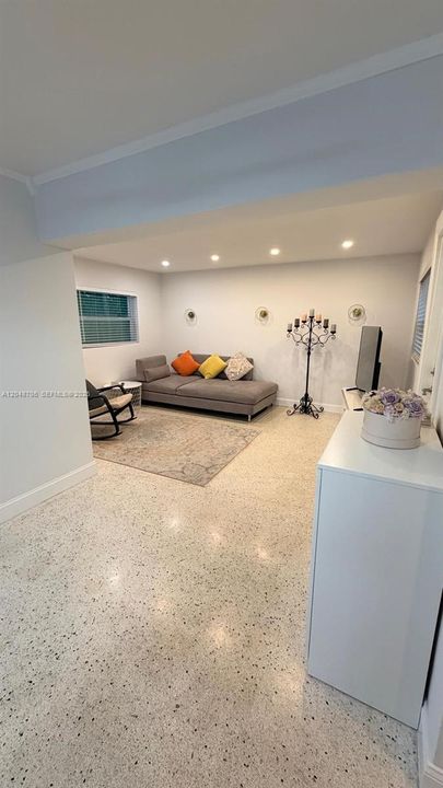 For Rent: $3,600 (3 beds, 2 baths, 1292 Square Feet)