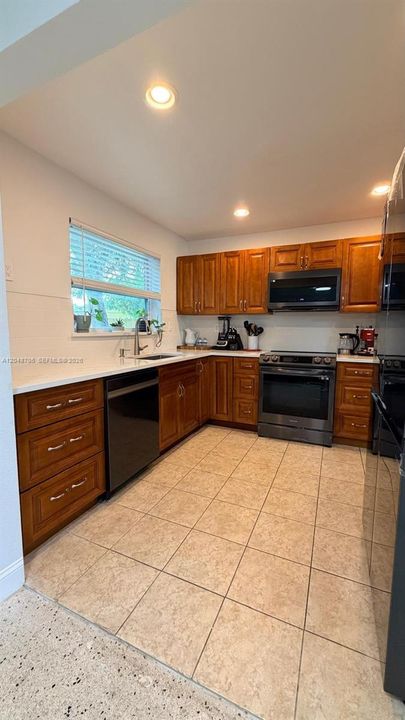 For Rent: $3,600 (3 beds, 2 baths, 1292 Square Feet)