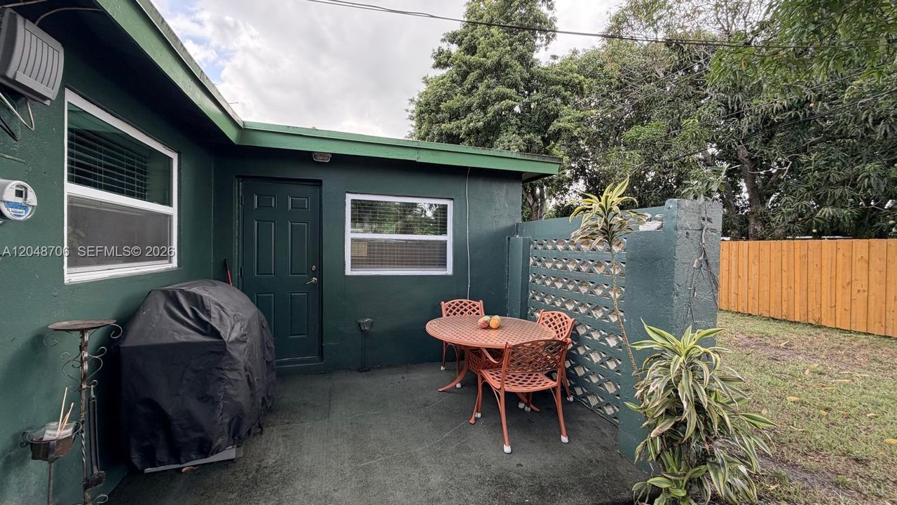 For Rent: $3,600 (3 beds, 2 baths, 1292 Square Feet)