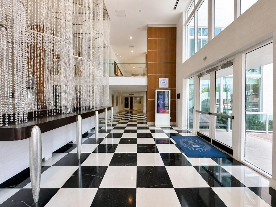 For Sale: $393,900 (1 beds, 1 baths, 841 Square Feet)