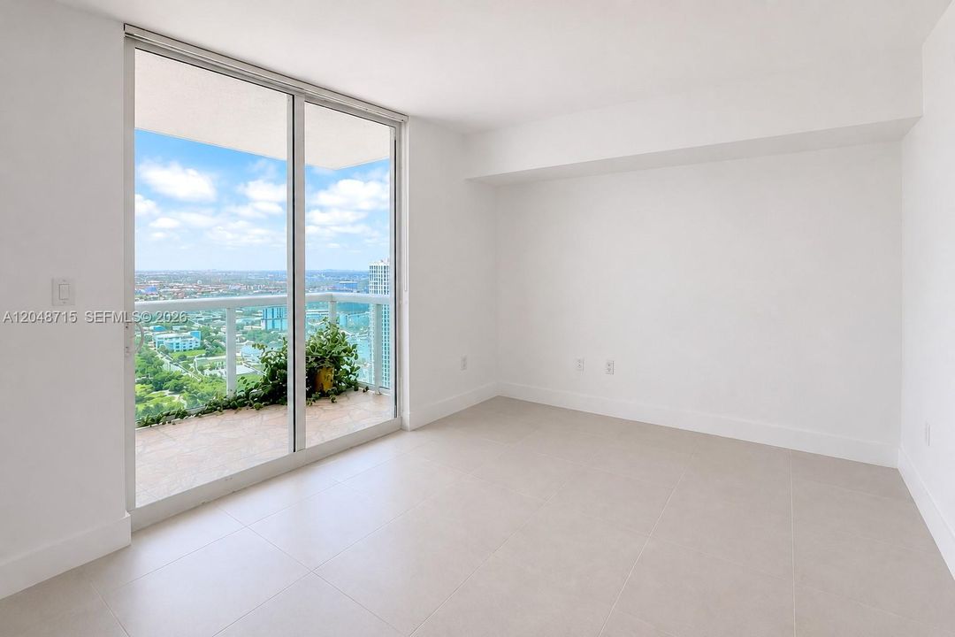 For Sale: $393,900 (1 beds, 1 baths, 841 Square Feet)