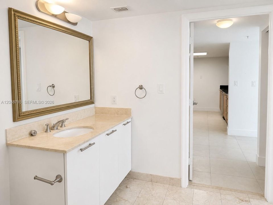 For Sale: $393,900 (1 beds, 1 baths, 841 Square Feet)