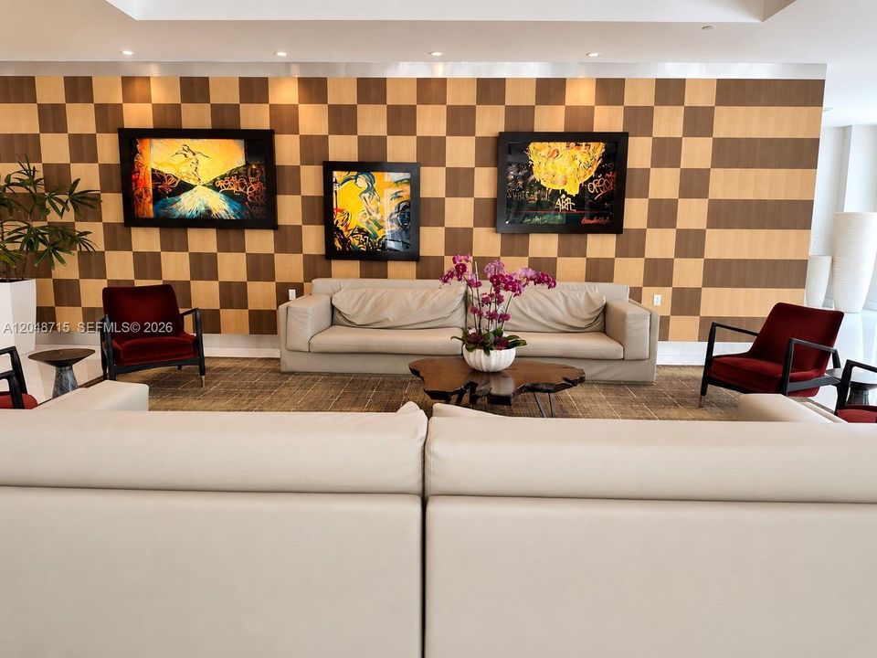 For Sale: $393,900 (1 beds, 1 baths, 841 Square Feet)
