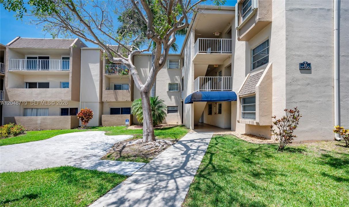 For Rent: $1,900 (1 beds, 1 baths, 715 Square Feet)