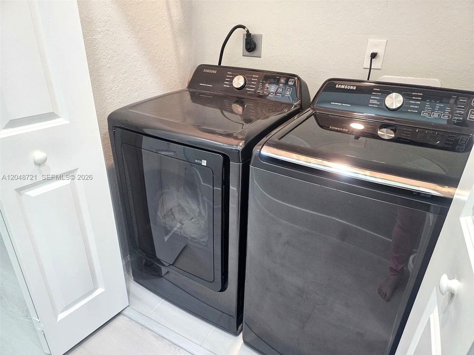 For Rent: $3,100 (3 beds, 2 baths, 1695 Square Feet)