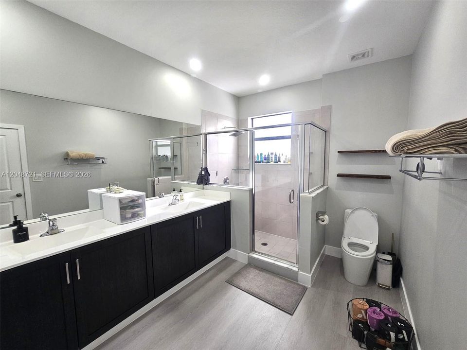 For Rent: $3,100 (3 beds, 2 baths, 1695 Square Feet)