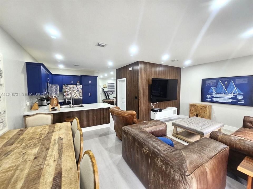 For Rent: $3,100 (3 beds, 2 baths, 1695 Square Feet)