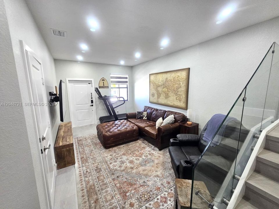 For Rent: $3,100 (3 beds, 2 baths, 1695 Square Feet)