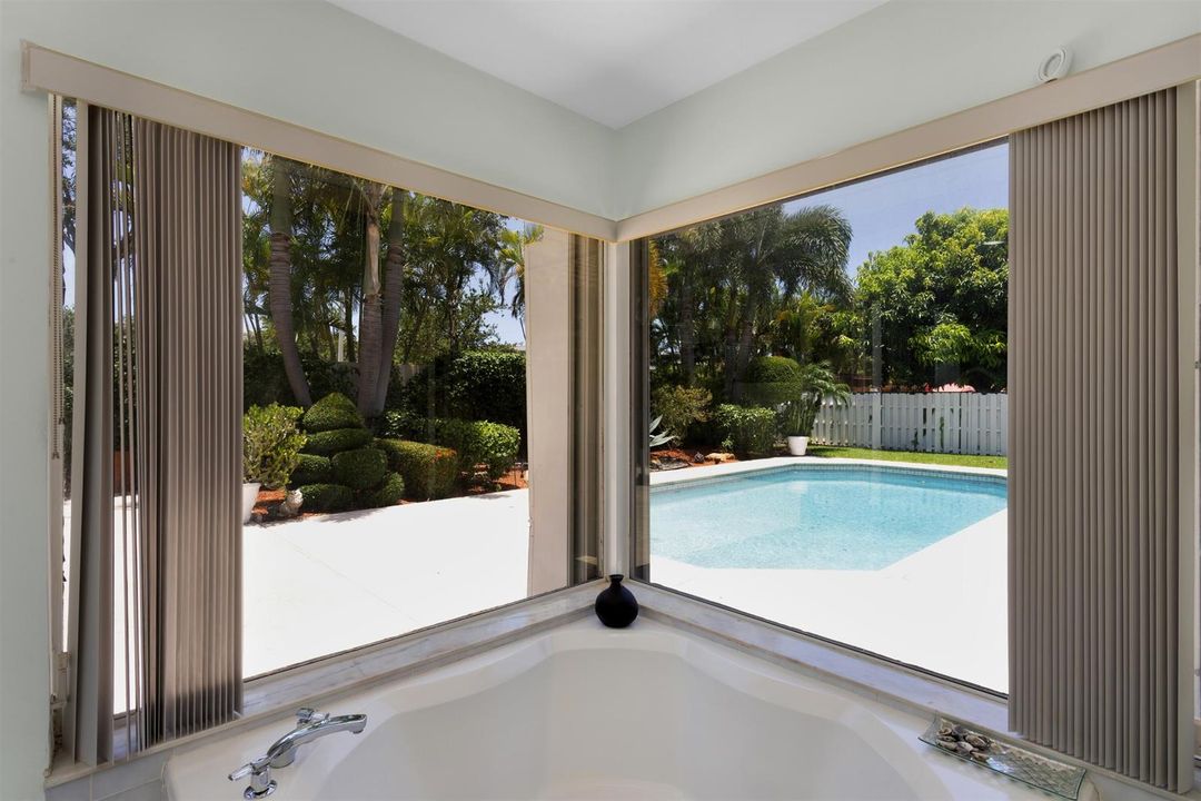 10 PRIMARY_BATHROOM_TO_POOL