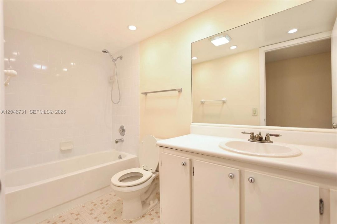 For Rent: $1,800 (2 beds, 2 baths, 1163 Square Feet)