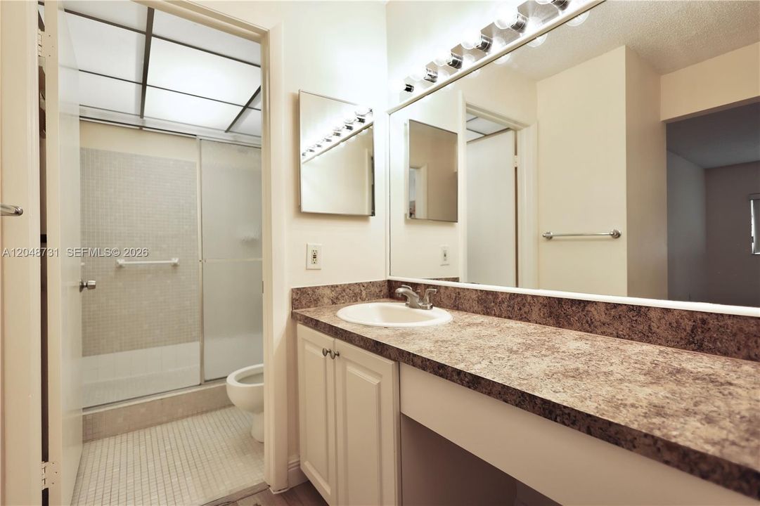 For Rent: $1,800 (2 beds, 2 baths, 1163 Square Feet)