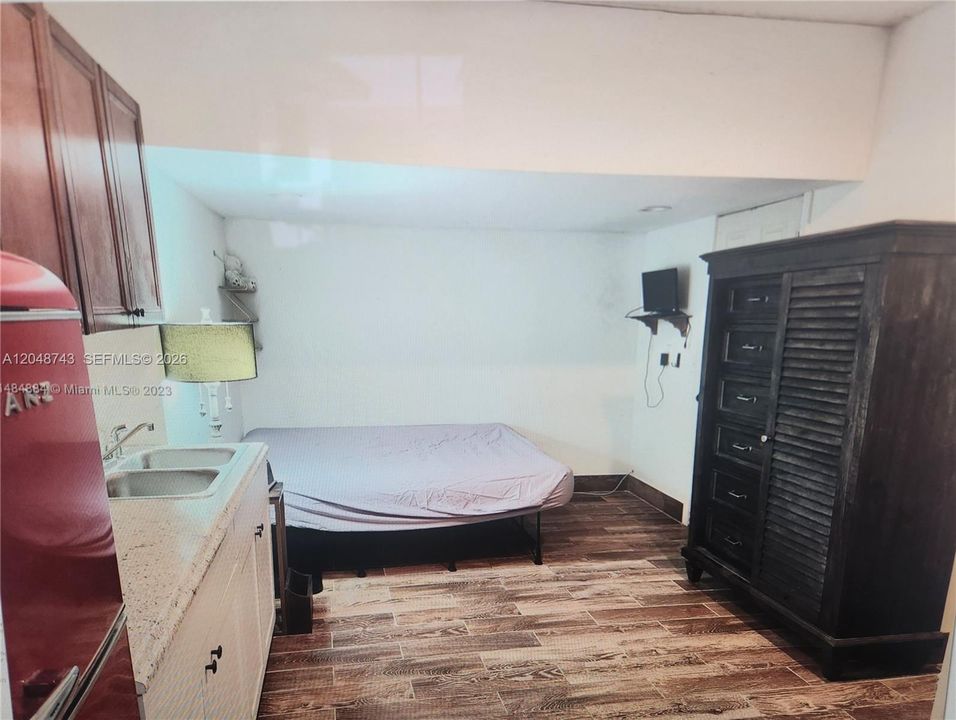 For Rent: $1,199 (1 beds, 1 baths, 1578 Square Feet)