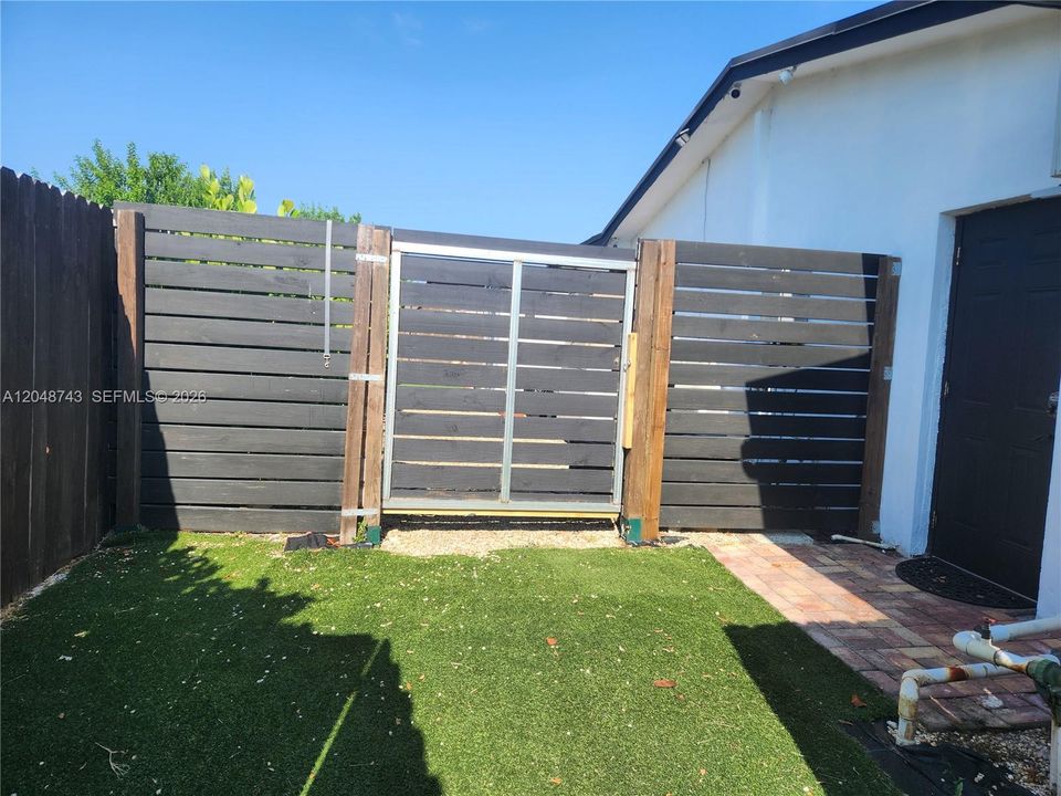 For Rent: $1,199 (1 beds, 1 baths, 1578 Square Feet)