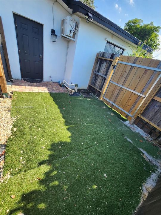 For Rent: $1,199 (1 beds, 1 baths, 1578 Square Feet)
