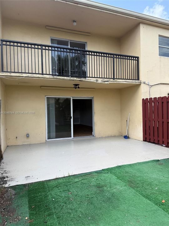 For Rent: $2,600 (2 beds, 1 baths, 1330 Square Feet)