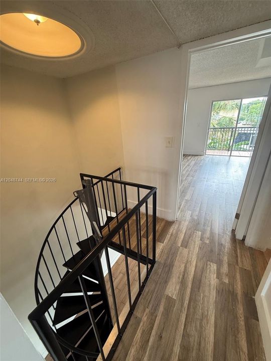For Rent: $2,600 (2 beds, 1 baths, 1330 Square Feet)