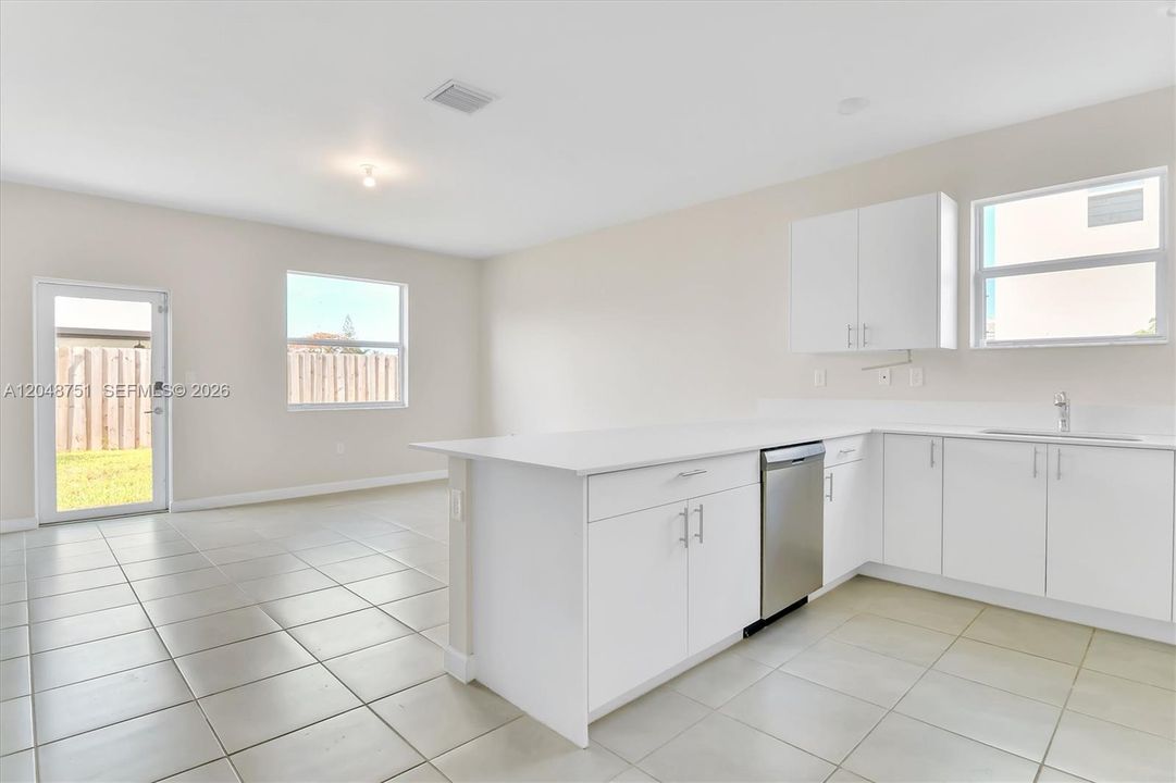 For Sale: $610,000 (4 beds, 3 baths, 1895 Square Feet)