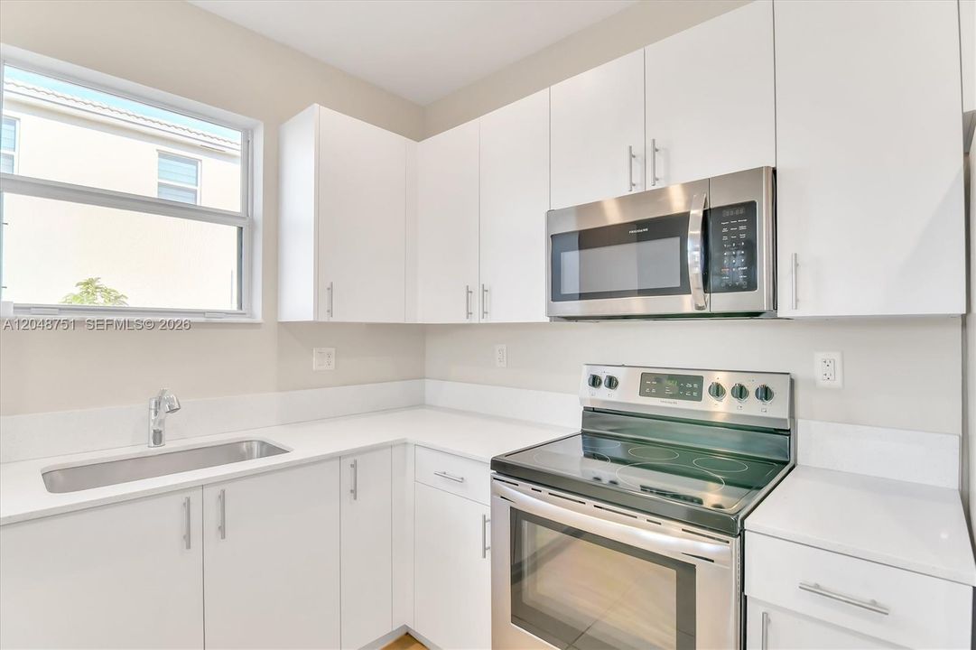 For Sale: $610,000 (4 beds, 3 baths, 1895 Square Feet)