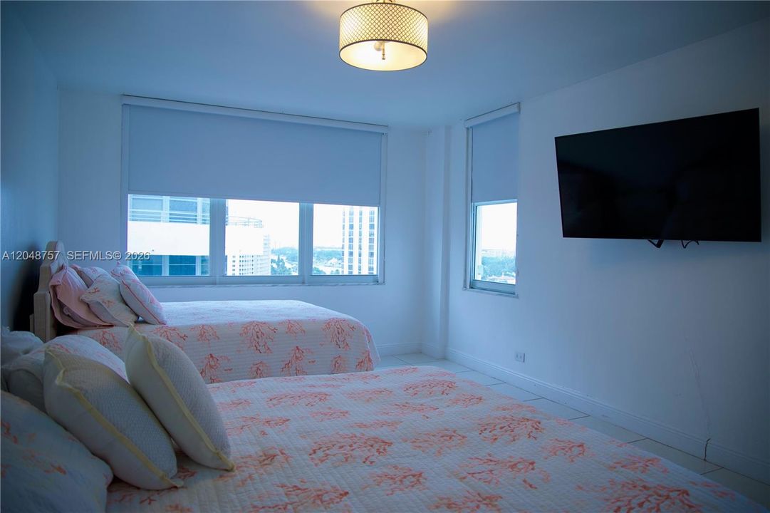 For Rent: $4,800 (2 beds, 2 baths, 1280 Square Feet)