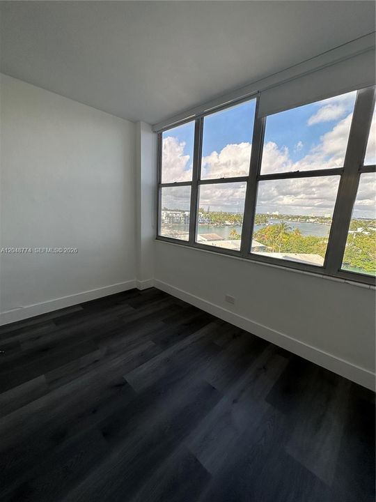 Photo does not show new impact windows