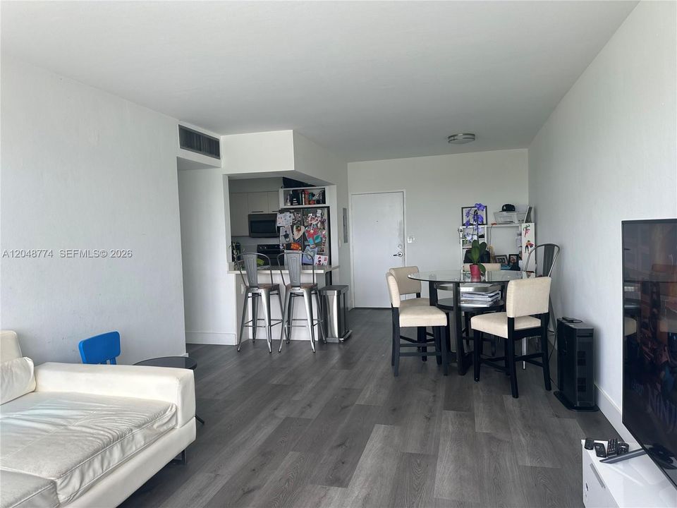 For Rent: $2,900 (2 beds, 2 baths, 1020 Square Feet)