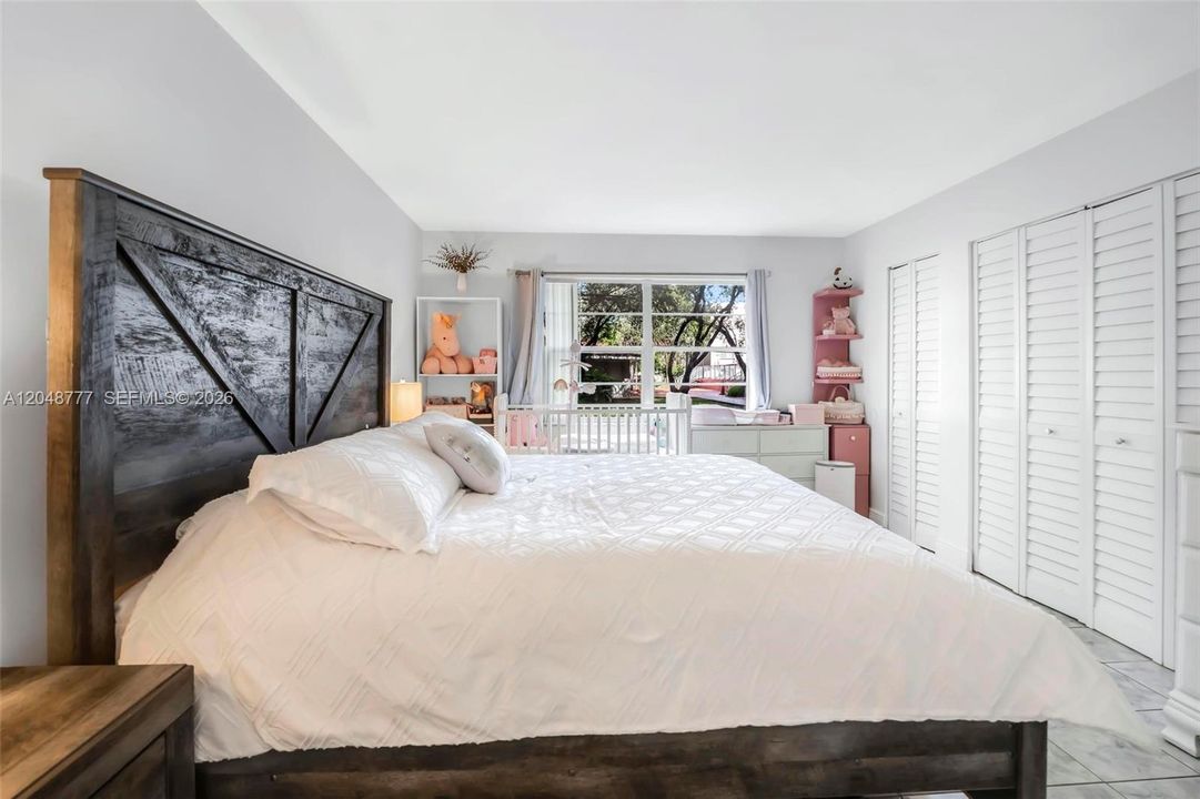 For Sale: $220,000 (1 beds, 1 baths, 777 Square Feet)