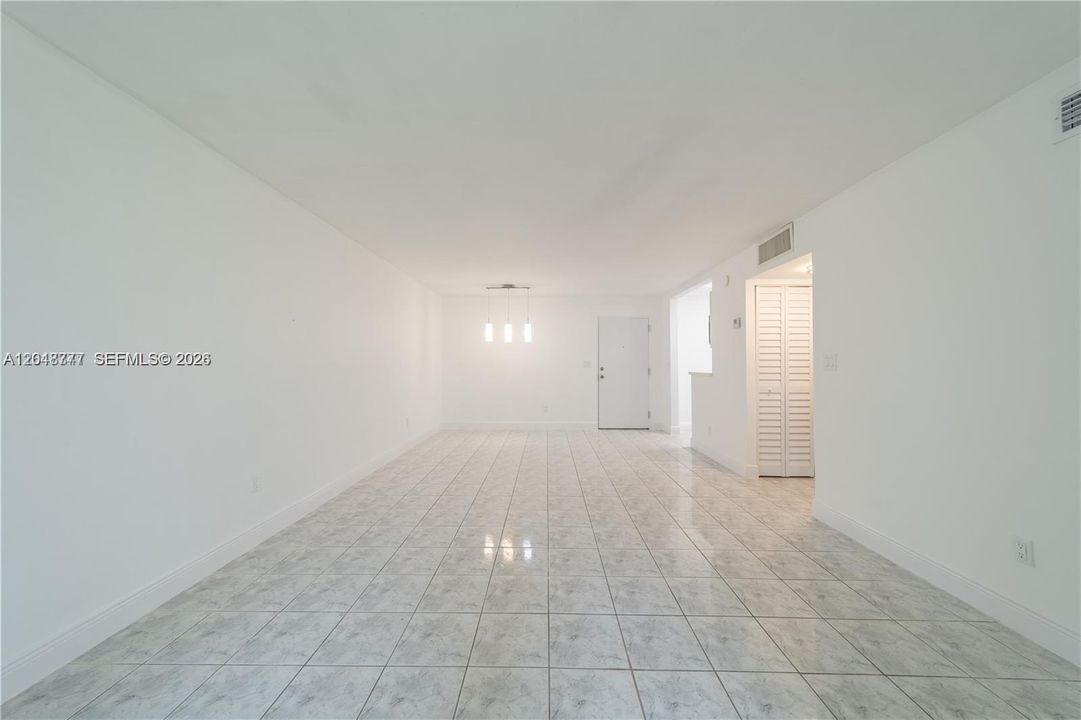 For Sale: $220,000 (1 beds, 1 baths, 777 Square Feet)