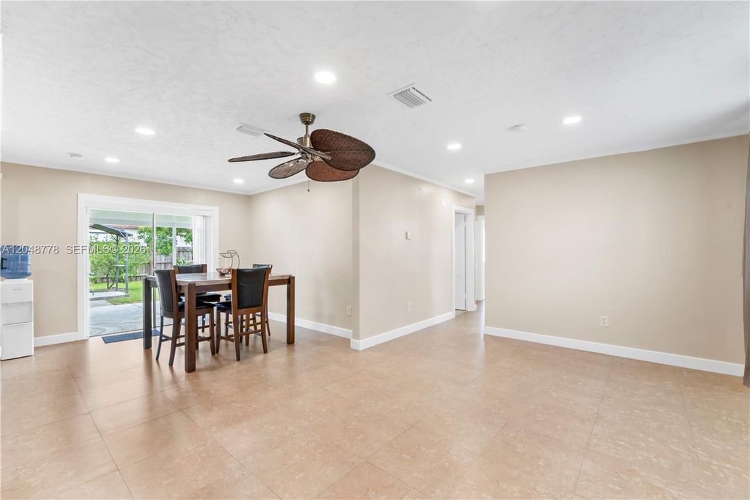 For Sale: $528,000 (5 beds, 3 baths, 1425 Square Feet)