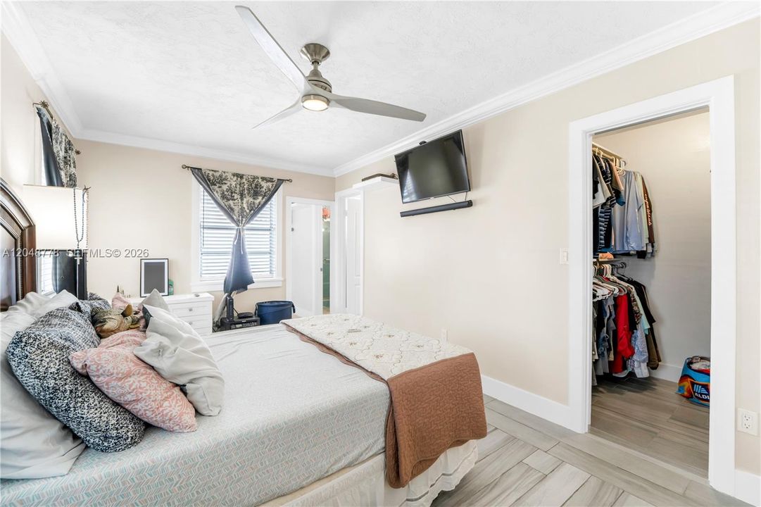For Sale: $528,000 (5 beds, 3 baths, 1425 Square Feet)