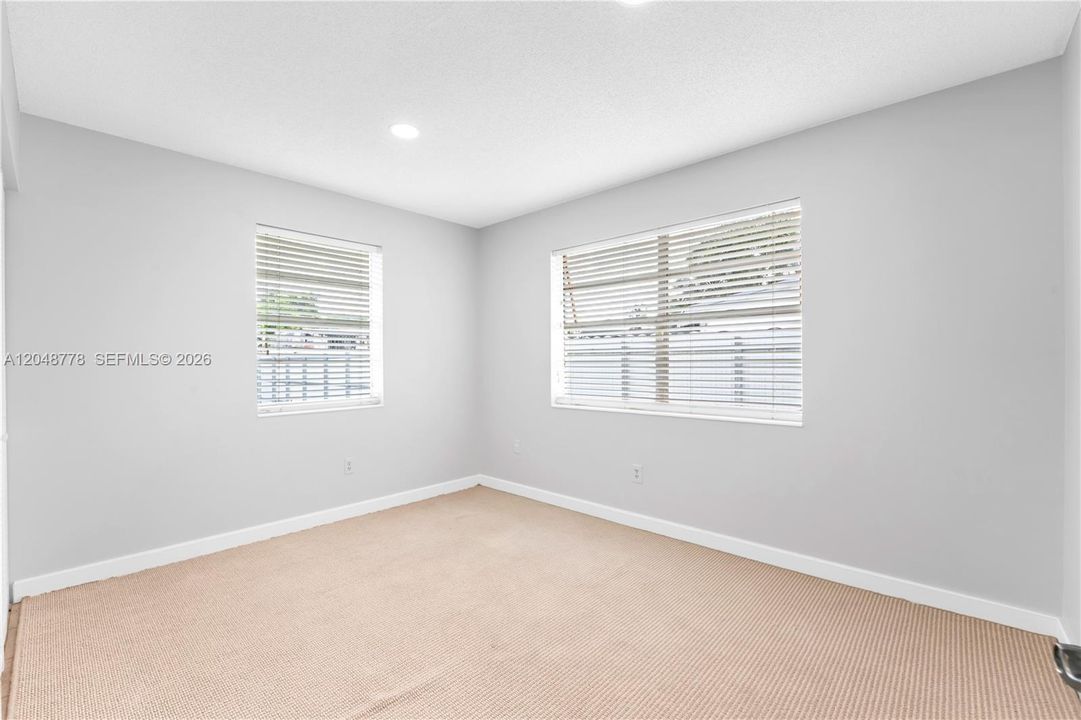 For Sale: $528,000 (5 beds, 3 baths, 1425 Square Feet)