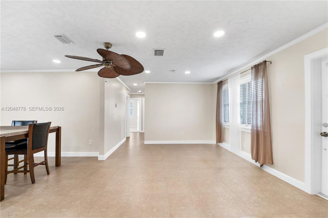 For Sale: $528,000 (5 beds, 3 baths, 1425 Square Feet)