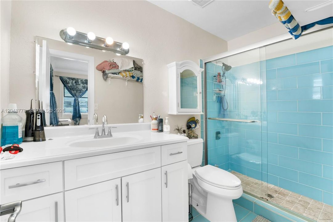 For Sale: $528,000 (5 beds, 3 baths, 1425 Square Feet)