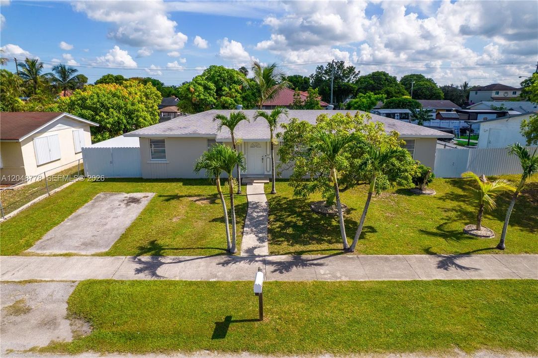 For Sale: $528,000 (5 beds, 3 baths, 1425 Square Feet)