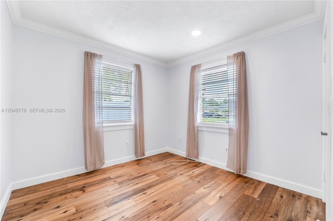 For Sale: $528,000 (5 beds, 3 baths, 1425 Square Feet)