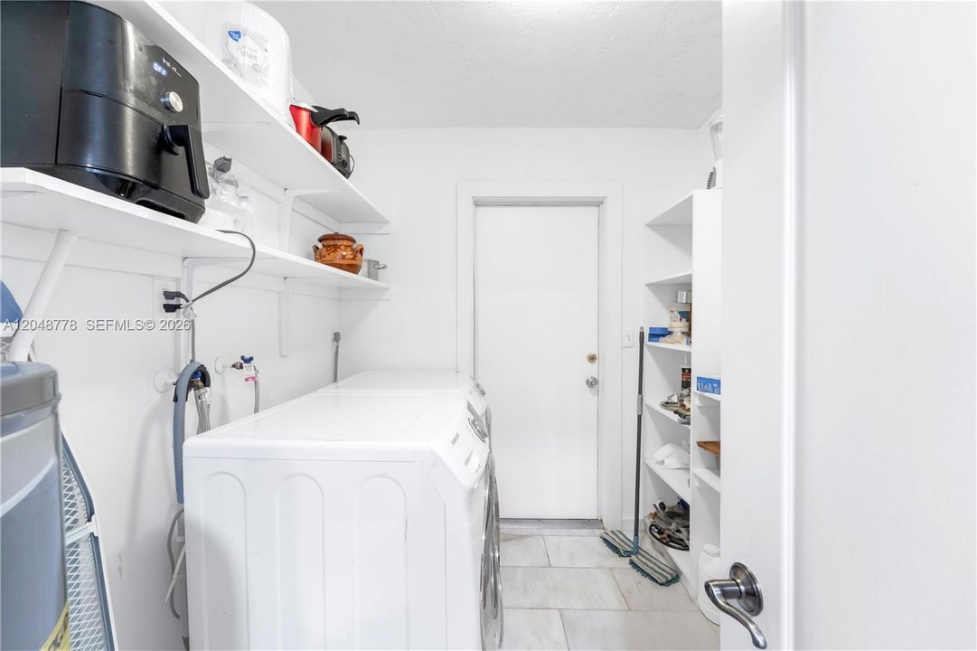 For Sale: $528,000 (5 beds, 3 baths, 1425 Square Feet)