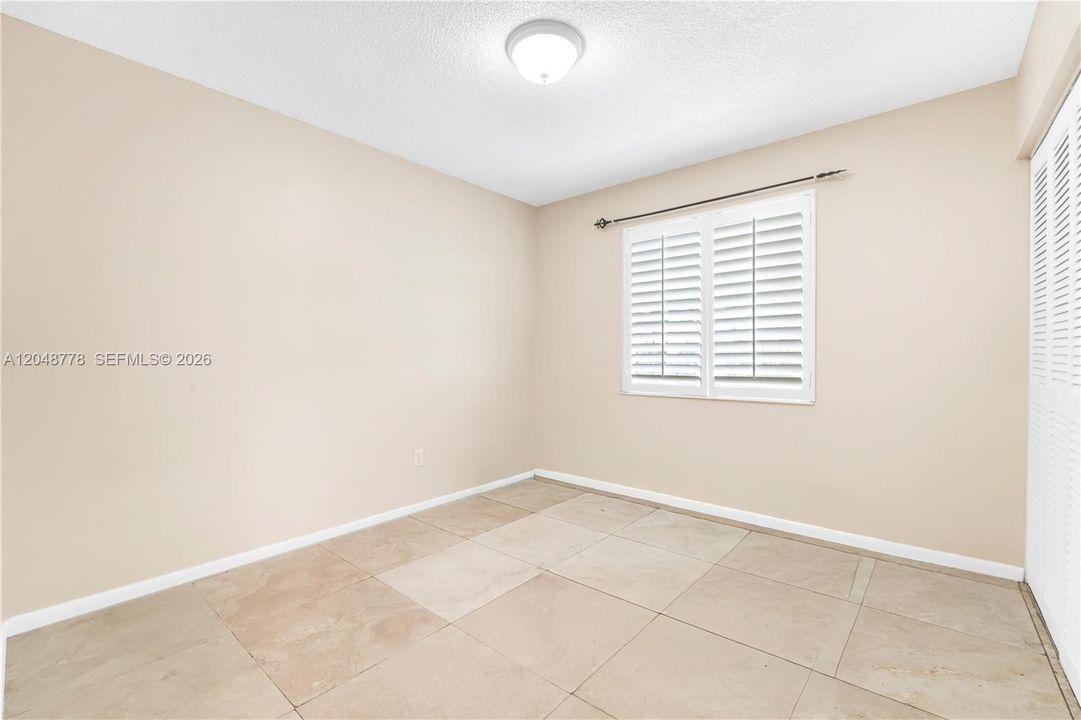 For Sale: $528,000 (5 beds, 3 baths, 1425 Square Feet)