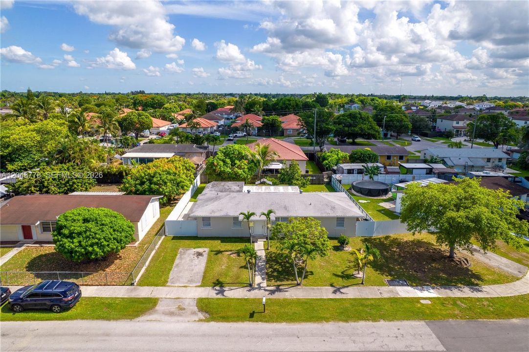 For Sale: $528,000 (5 beds, 3 baths, 1425 Square Feet)