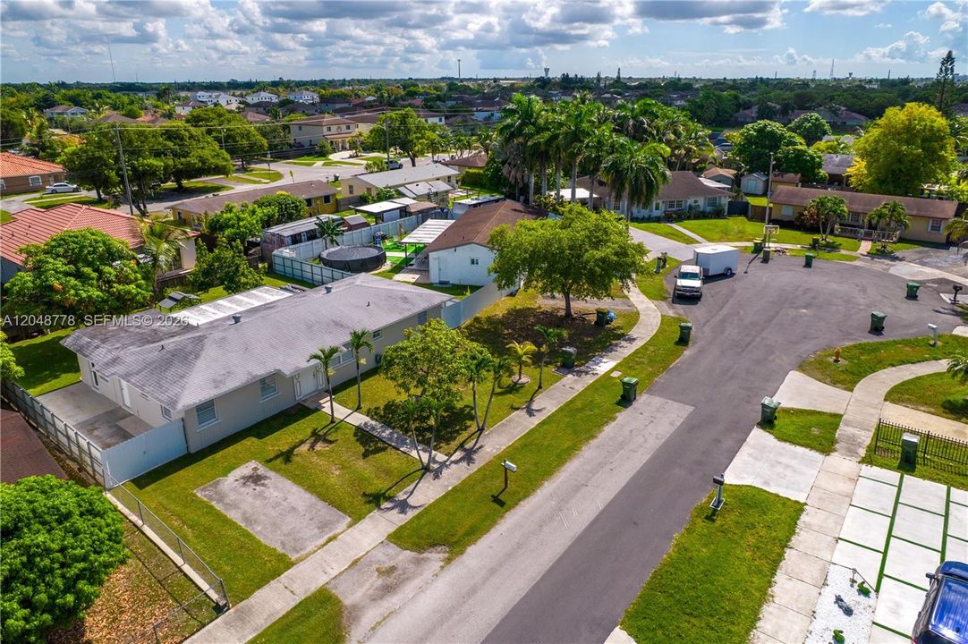 For Sale: $528,000 (5 beds, 3 baths, 1425 Square Feet)