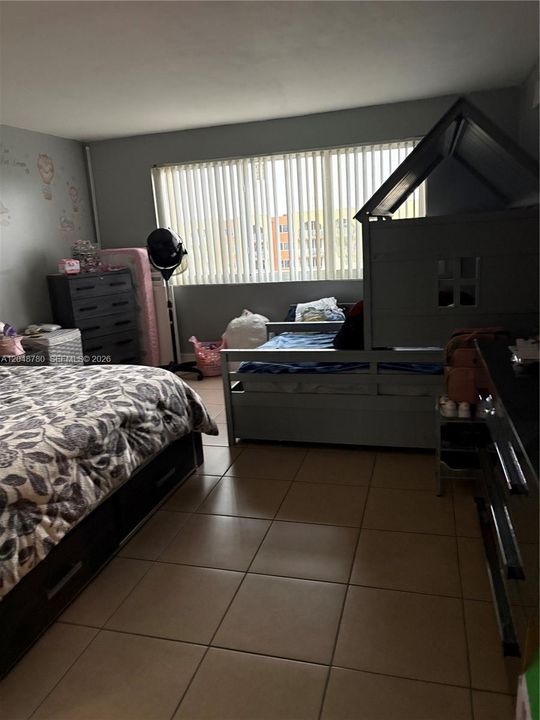 For Rent: $1,800 (1 beds, 1 baths, 1136 Square Feet)