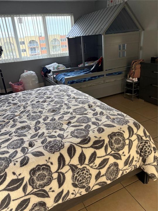 For Rent: $1,800 (1 beds, 1 baths, 1136 Square Feet)