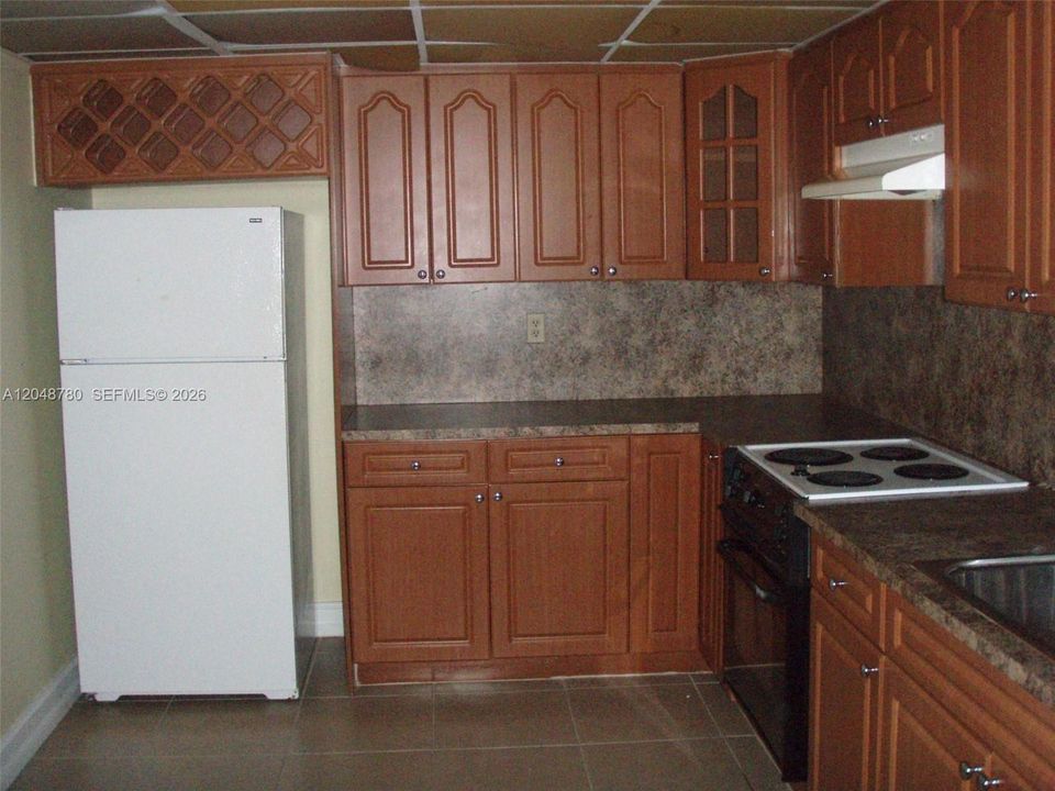For Rent: $1,800 (1 beds, 1 baths, 1136 Square Feet)